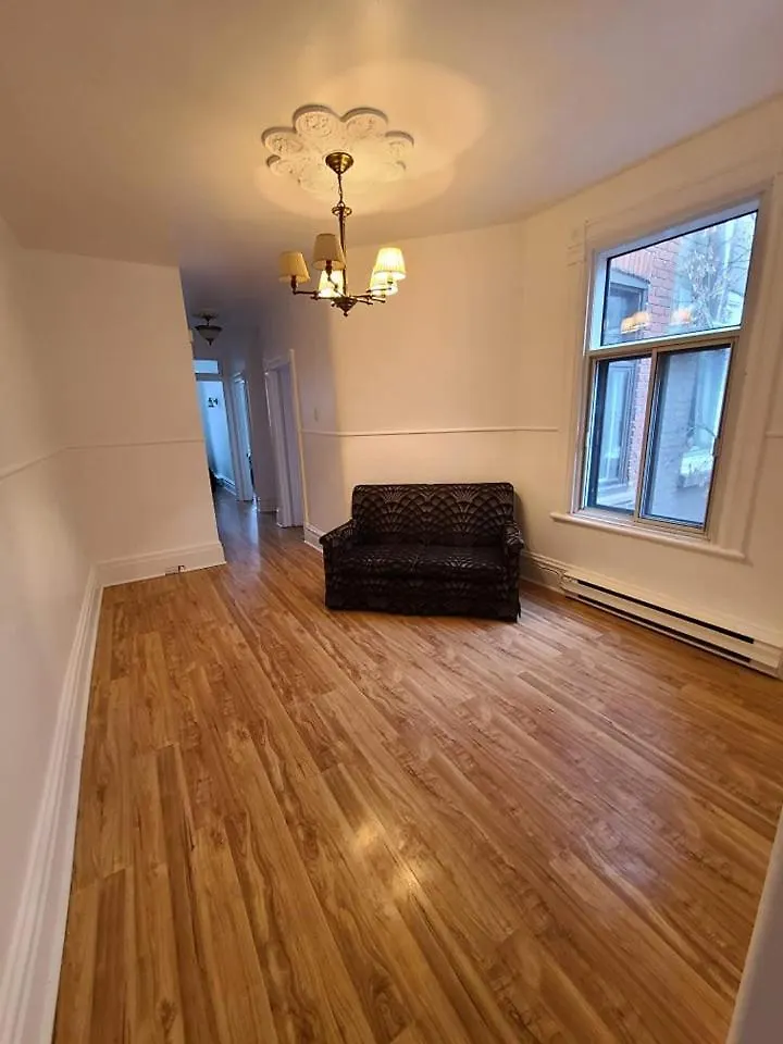 Homestay Private Parking Metro Rosemont Full Kitchen Apartment Montreal